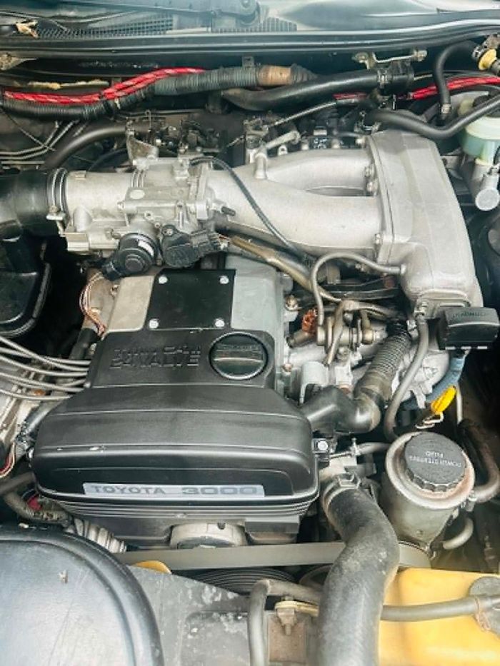 Xe trang bị động cơ huyền thoại 2JZ-GE, 6 xi-lanh thẳng hàng, dung tích 3.0L. 