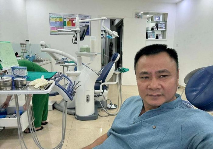 NSND Tự Long khoe đi "làm đẹp" tút tát lại hàm răng, hy vọng có nụ cười tươi tắn, tự tin.