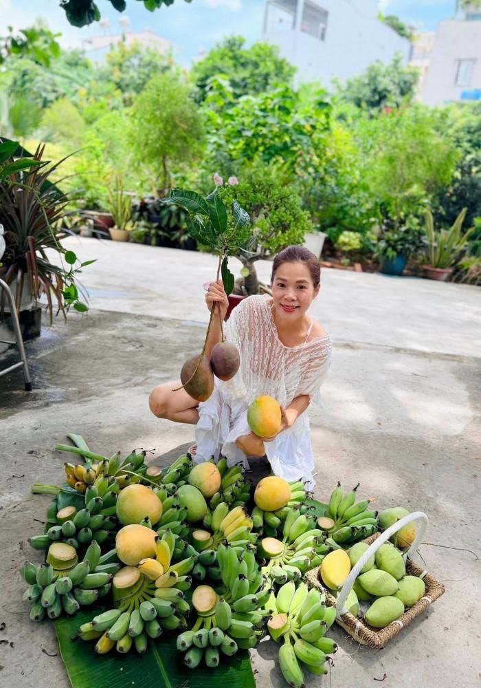 Ca sĩ Mỹ Lệ chia sẻ giữa biến động các ngành nghề trong xã hội, nghề nông vẫn là công việc bền vững nhất.