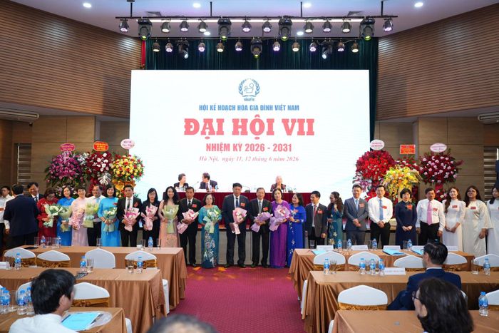 Ban Chấp hành Hội KHHGĐ Việt Nam khóa VII ra mắt Đại hội.