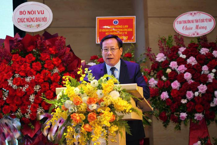 Ông Lê Đức Luận - Ủy viên Ban Thường vụ Đảng ủy Bộ, Thứ trưởng Bộ Y tế phát biểu tại Đại hội