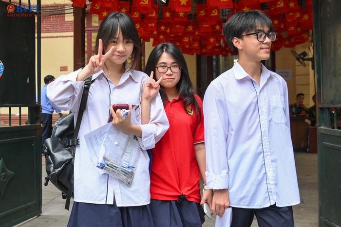 Thí sinh hoàn thành các môn thi tốt nghiệp THPT 2026 trong tâm trạng phấn khởi.