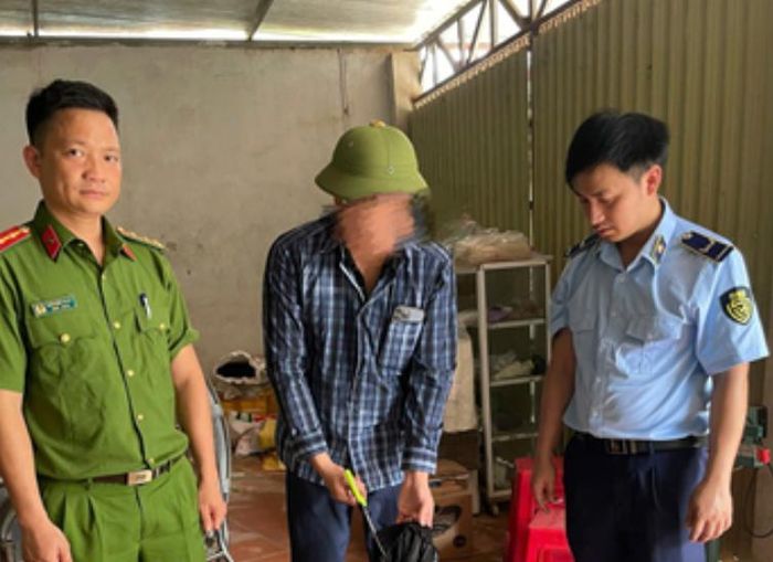  Công an xã chủ trì, phối hợp kiểm tra các cơ sở vi phạm.