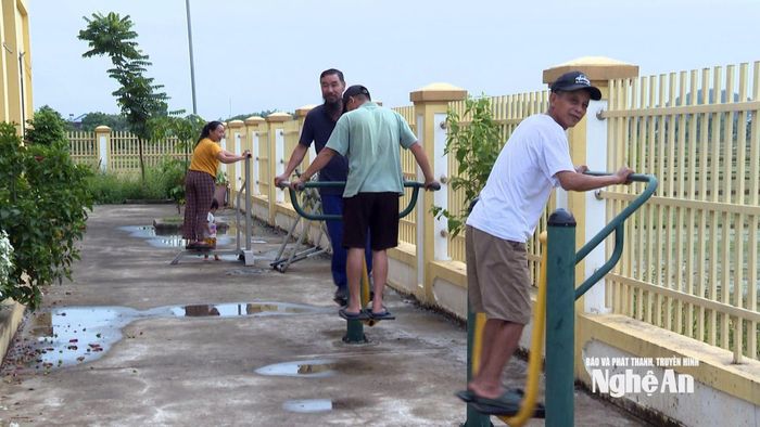 Nhiều nhà văn hóa trên địa bàn xã Văn Hiến đã có thiết chế thể thao đồng bộ. Ảnh: P.V