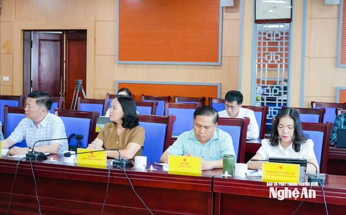 Các đại biểu tham dự phiên họp. Ảnh: T,L