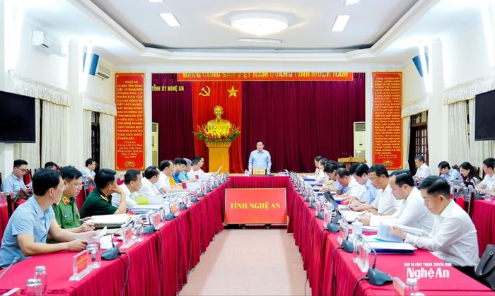 Ban Thường vụ Tỉnh ủy Nghệ An họp bàn và quyết định một số nội dung theo thẩm quyền. Ảnh: Phạm Bằng