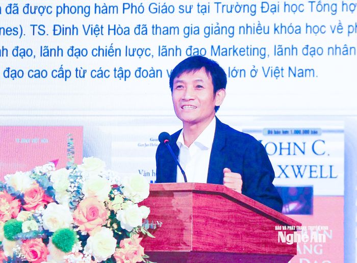 TS. Đinh Việt Hòa - Chủ tịch Hiệp hội Khởi nghiệp Quốc gia tham luận tại hội thảo. Ảnh: Mai Hoa