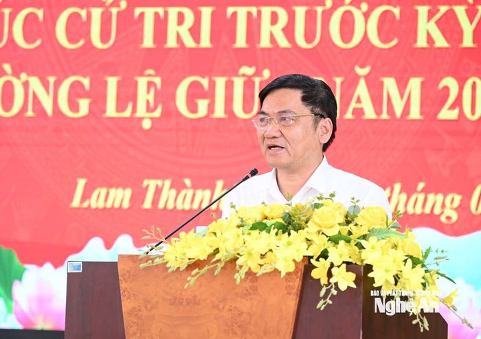 Đồng chí Hoàng Nghĩa Hiếu - Phó Bí thư Thường trực Tỉnh ủy, Chủ tịch HĐND tỉnh phát biểu tại hội nghị. Ảnh: Thành Cường