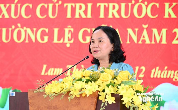 Bà Võ Thị Nhung - Phó Giám đốc Sở Nông nghiệp và Môi trường trả lời kiến nghị của cử tri theo thẩm quyền. Ảnh: Thành Cường