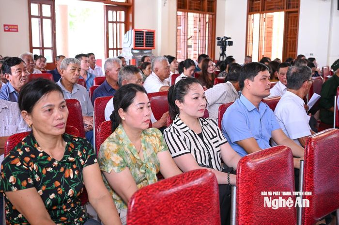 Cử tri xã Lam Thành tham dự hội nghị. Ảnh: Thành Cường