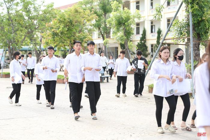 Các thí sinh tham dự Kỳ thi tốt nghiệp THPT năm 2026 tại điểm thi Trường THPT Thành Sen.