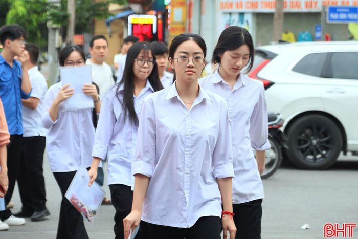 Các thí sinh đã hoàn thành ngày thi đầu tiên.