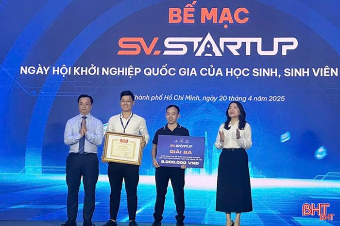 Sinh viên Trường Cao đẳng Công nghệ Hà Tĩnh giành giải ba Cuộc thi “Học sinh, sinh viên với ý tưởng khởi nghiệp” toàn quốc năm 2025.