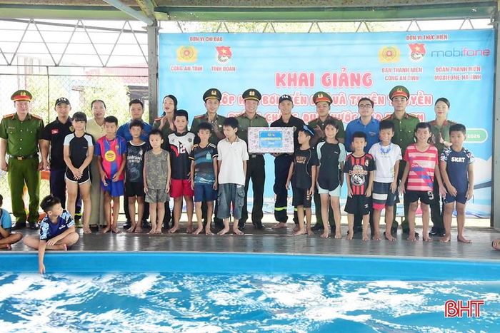  Đây là hoạt động thiết thực của tuổi trẻ Công an Hà Tĩnh nhằm phát huy vai trò xung kích, tình nguyện vì cộng đồng; đồng thời góp phần nâng cao nhận thức, trang bị kỹ năng phòng chống đuối nước cho học sinh, nhất là trong dịp hè. 