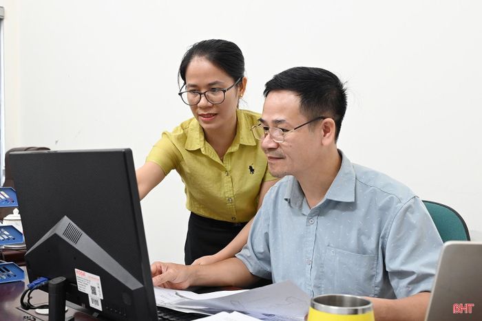 Công chức Sở Nội vụ tiếp tục theo dõi, hướng dẫn, tháo gỡ các khó khăn, vướng mắc phát sinh từ địa phương trong quá trình thực hiện.