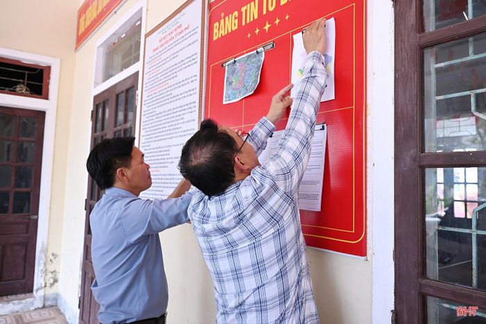 Tại tất cả nhà văn hóa tổ dân phố trên địa bàn phường Trần Phú, việc niêm yết phương án tổng thể sắp xếp tổ dân phố đã được thực hiện.