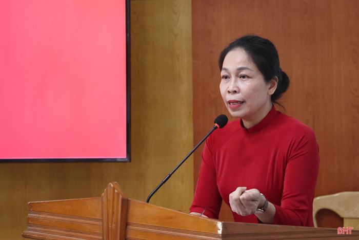 Bà Trần Thị Vinh - Phó Giám đốc phụ trách Bảo tàng Hà Tĩnh.