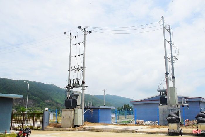 Trạm biến áp và đường dây điện cung cấp điện cho Công ty TNHH Trang phục quốc tế Gaiwach.