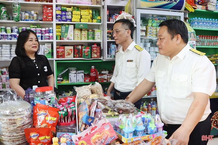 Ngành thuế Hà Tĩnh tăng cường quản lý thuế đối với hộ kinh doanh cá thể.