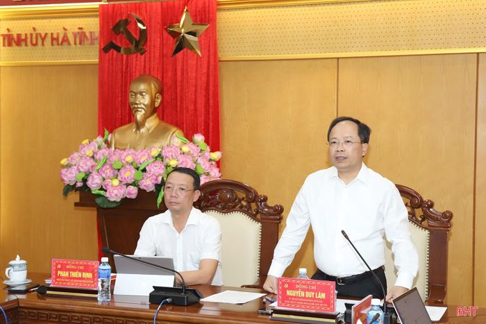Đồng chí Nguyễn Duy Lâm - Ủy viên Ban Chấp hành Trung ương Đảng, Bí thư Tỉnh ủy, Trưởng đoàn ĐBQH tỉnh, Trưởng ban Chỉ đạo kết luận cuộc họp.