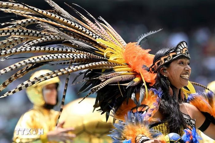 Các nghệ sỹ trình diễn tại Lễ khai mạc FIFA World Cup 2026 ở Mexico City, Mexico ngày 11/6/2026. (Ảnh: THX/TTXVN)