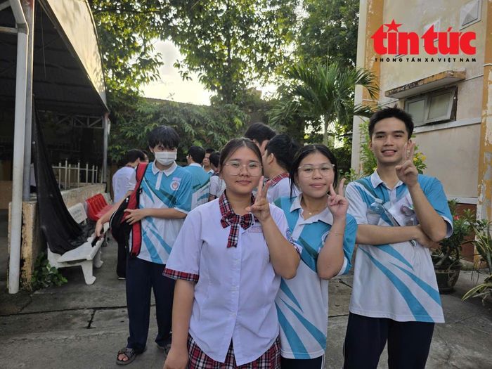 Thí sinh tại TP Hồ Chí Minh với tinh thần thoải mái, tự tin bước vào môn thi tự chọn.
