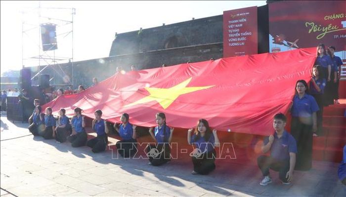 Hoạt động chào cờ tại chương trình.