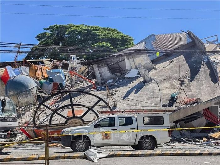 Tòa nhà bị phá hủy sau trận động đất tại General Santos, Philippines, ngày 8/6/2026. Ảnh minh họa: THX/TTXVN