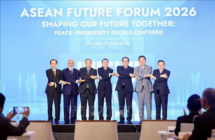 Thủ tướng Lê Minh Hưng và các đại biểu chụp ảnh chung tại phiên khai mạc Diễn đàn Tương lai ASEAN lần thứ ba. Ảnh: An Đăng/TTXVN