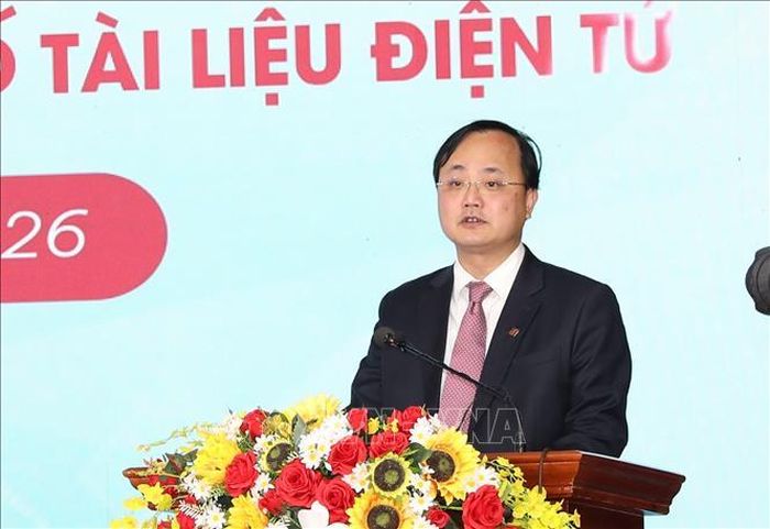 Ông Tô Huy Vũ, Chủ tịch Hội đồng thành viên Agribank phát biểu tại lễ ra mắt hệ thống Kiosk thông minh.