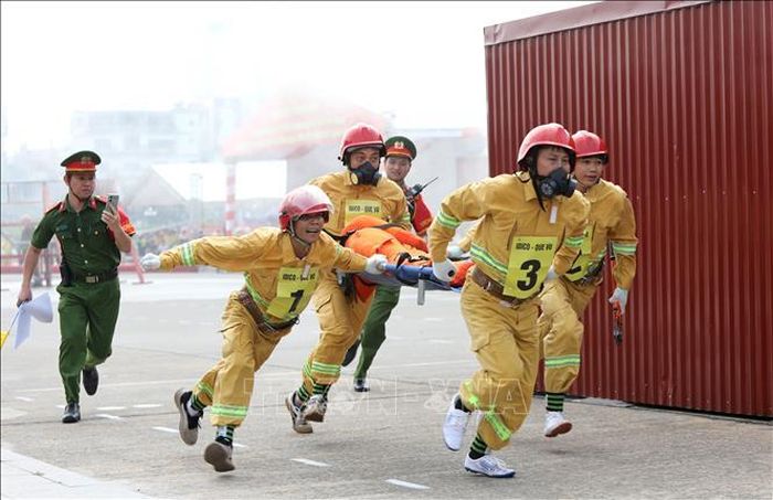 Phần thực hiện các thao tác Phòng cháy chữa cháy và Cứu nạn cứu hộ tại hội thi.