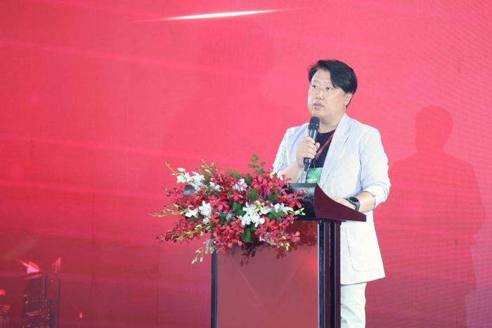 Ông Bae Jun Sung, Giám đốc Điều hành Khối Đầu tư của LOTTE Ventures phát biểu tại diễn đàn.