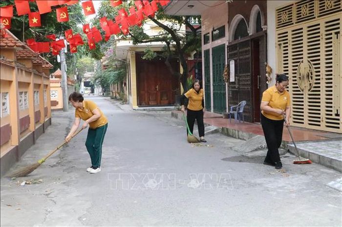 Giáo dân Giáo xứ Ninh Bình, phường Hoa Lư, tỉnh Ninh Bình duy trì thường xuyên các hoạt động bảo vệ môi trường, thu gom rác thải.