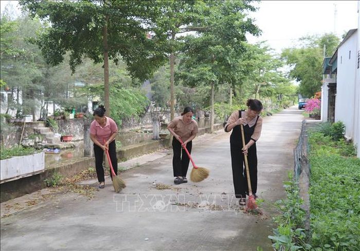 Giáo dân trên địa bàn xã Phát Diệm, tỉnh Ninh Bình tích cực hưởng ứng các phong trào bảo vệ môi trường, ứng phó với biến đổi khí hậu.