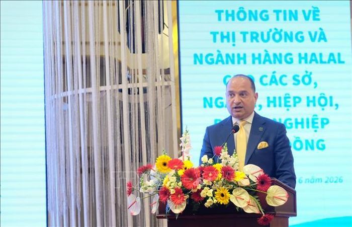 Đại sứ Saudi Arabia tại Việt Nam Thamer Mohammed A. Algosaibi thông tin về thị trường Halal tại hội thảo.