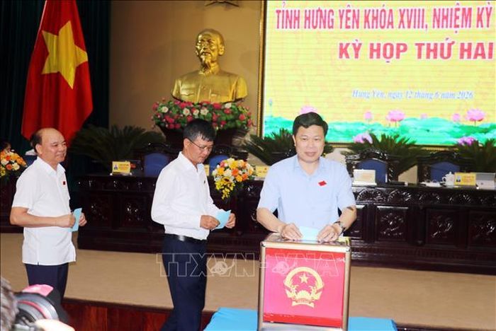 Đại biểu HĐND tỉnh Hưng Yên bỏ phiếu bầu bổ sung một Ủy viên UBND tỉnh nhiệm kỳ 2026 - 2031. Ảnh: Nguyễn Công Hải/TTXVN