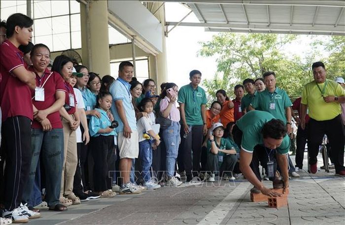 Các phần thi của 20 đội tham gia Ngày hội diễn ra trong không khí vui tươi, phấn khởi.