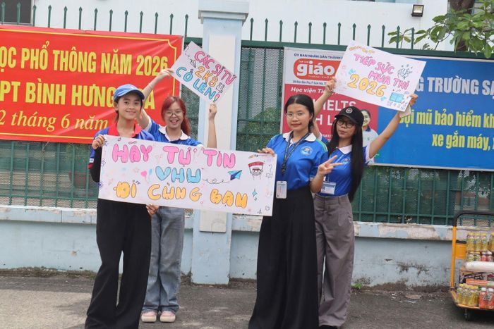 Những thông điệp tích cực trở thành điểm nhấn đặc biệt trong chương trình Tiếp sức mùa thi năm 2026 tại điểm thi trường THPT Bình Hưng Hòa, TP Hồ Chí Minh.