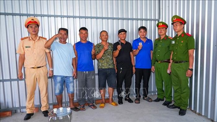 Lái xe đưa rước công nhân bày tỏ sự đồng tình, ủng hộ việc kiểm tra ngẫu nhiên ma túy và nồng độ cồn để bảo đảm an toàn cho hành khách.