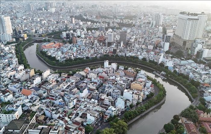 Kênh Nhiêu Lộc - Thị Nghè đoạn qua địa bàn các phường Nhiêu Lộc, Phú Nhuận, Xuân Hòa.