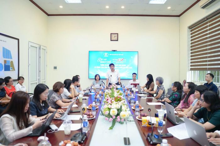 Ông Cao Hữu Hiếu, Tổng Giám đốc Tập đoàn Dệt May Việt Nam (Vinatex) thông tin về tình hình sản xuất kinh doanh của doanh nghiệp.
