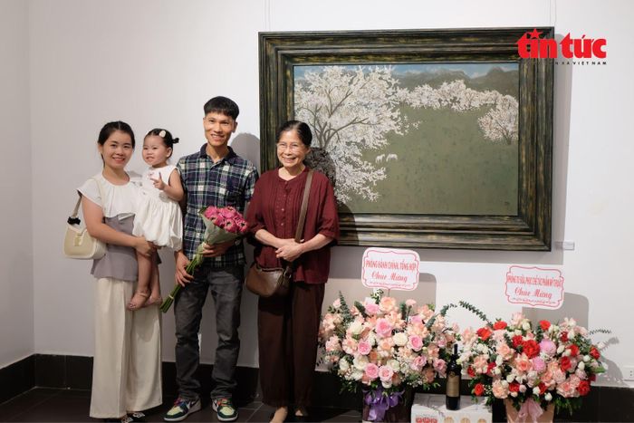 Triển lãm là điểm hẹn cuối tuần cho nhiều gia đình Thủ đô.