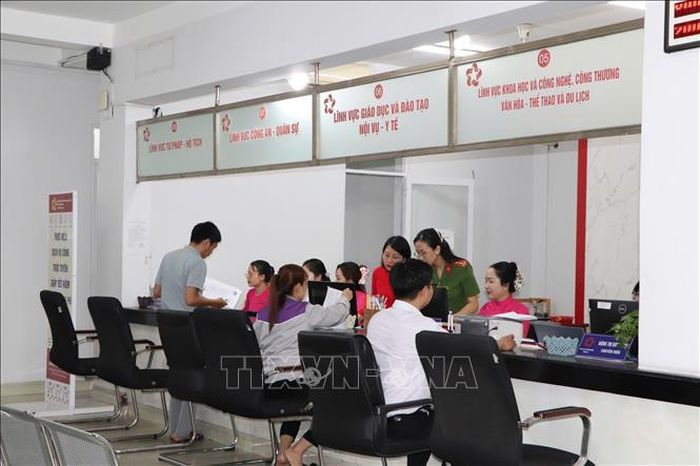 Trung tâm hành chính công của phường Dĩ An phục vụ người dân (đường số 10, phường Dĩ An, TP Hồ Chí Minh). Ảnh minh họa: Huyền Trang/TTXVN