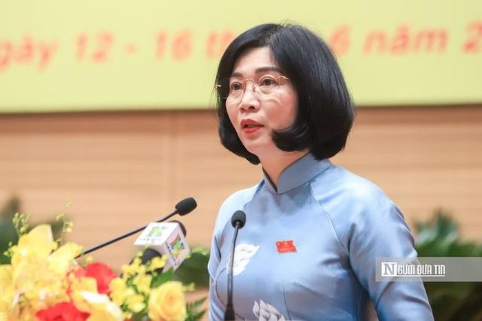 Chủ tịch HĐND Tp.Hà Nội Phùng Thị Hồng Hà phát biểu khai mạc kỳ họp (Ảnh: Hữu Thắng).