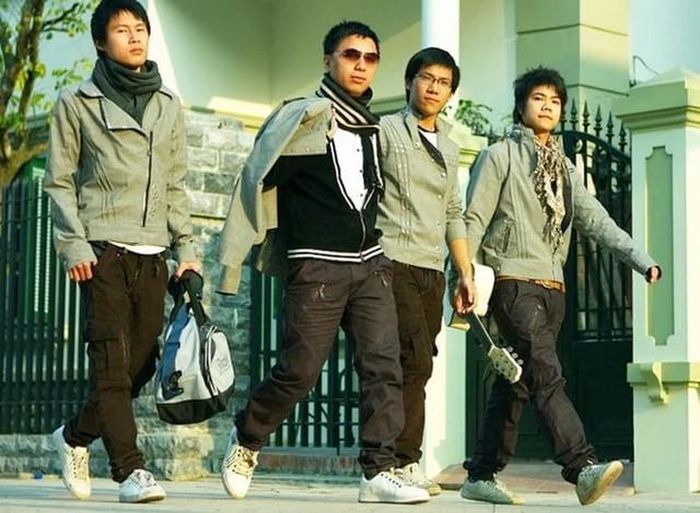 Đinh Mạnh Ninh tiếp tục được khán giả nhớ đến khi hoạt động cùng nhóm M4U.