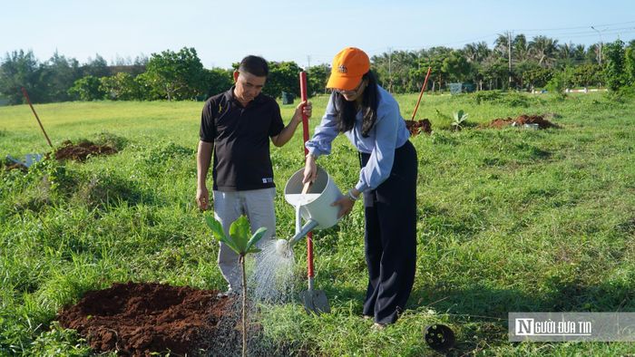 Trồng cây xanh nhằm nâng cao ý thức cộng đồng xây dựng hình ảnh du lịch xanh, bền vững tại Đặc khu Phú Quý.
