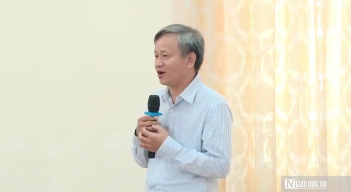 Ông Hoàng Anh Phước, thành viên Ban Pháp luật, Hiệp hội Doanh nghiệp dịch vụ Logistics Việt Nam (VLA) trình bày chuyên đề "Bảo hiểm hàng hóa xuất nhập khẩu trong vận tải quốc tế và bảo hiểm trách nhiệm của doanh nghiệp giao nhận vận tải".