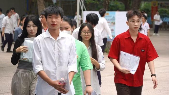 Hơn 129.000 thí sinh Hà Nội hoàn thành kỳ thi tốt nghiệp THPT năm 2026.