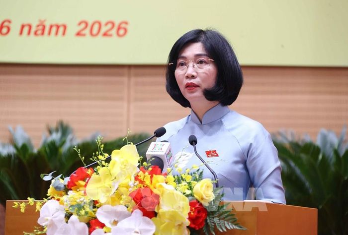 Phó Bí thư Thành ủy, Chủ tịch HĐND thành phố Hà Nội Phùng Thị Hồng Hà phát biểu khai mạc kỳ họp. Ảnh: Văn Điệp - TTXVN