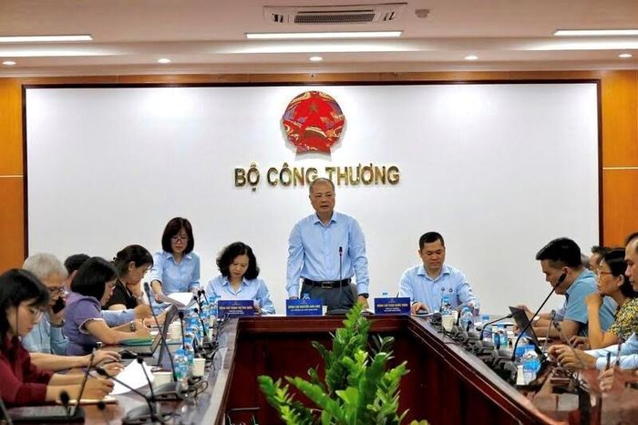 Ông Nguyễn Anh Sơn - Cục trưởng Cục Xuất nhập khẩu phát biểu tại hội nghị.Ảnh: Bộ Công Thương